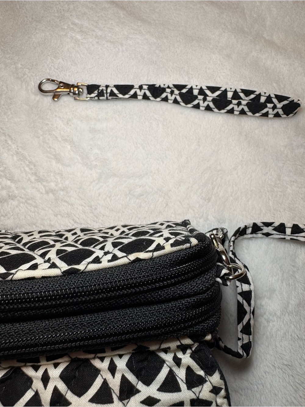 Vera Bradley Black & White Geometric Crossbody Phone Bag - Picture 4 of 8
